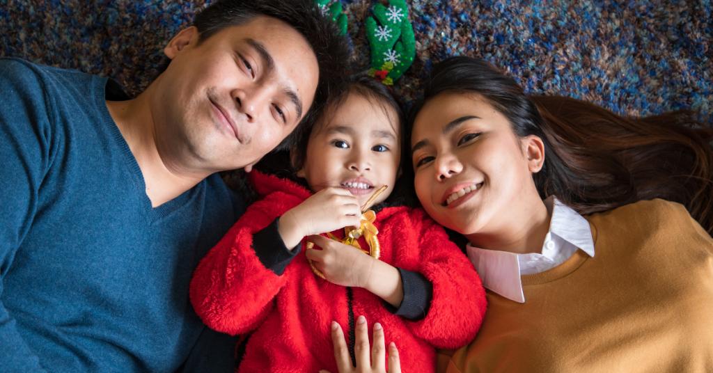 concept-family-celebration-december-january-with-merry-christmas-happy-new-year-asian-family-with-parent-child-daughter-who-is-smiling-looking-camera-feel-happy-fun